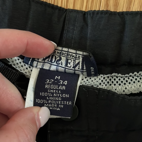 Lands' End Women's Black Water Shorts With Pockets Size Medium - Picture 7 of 8